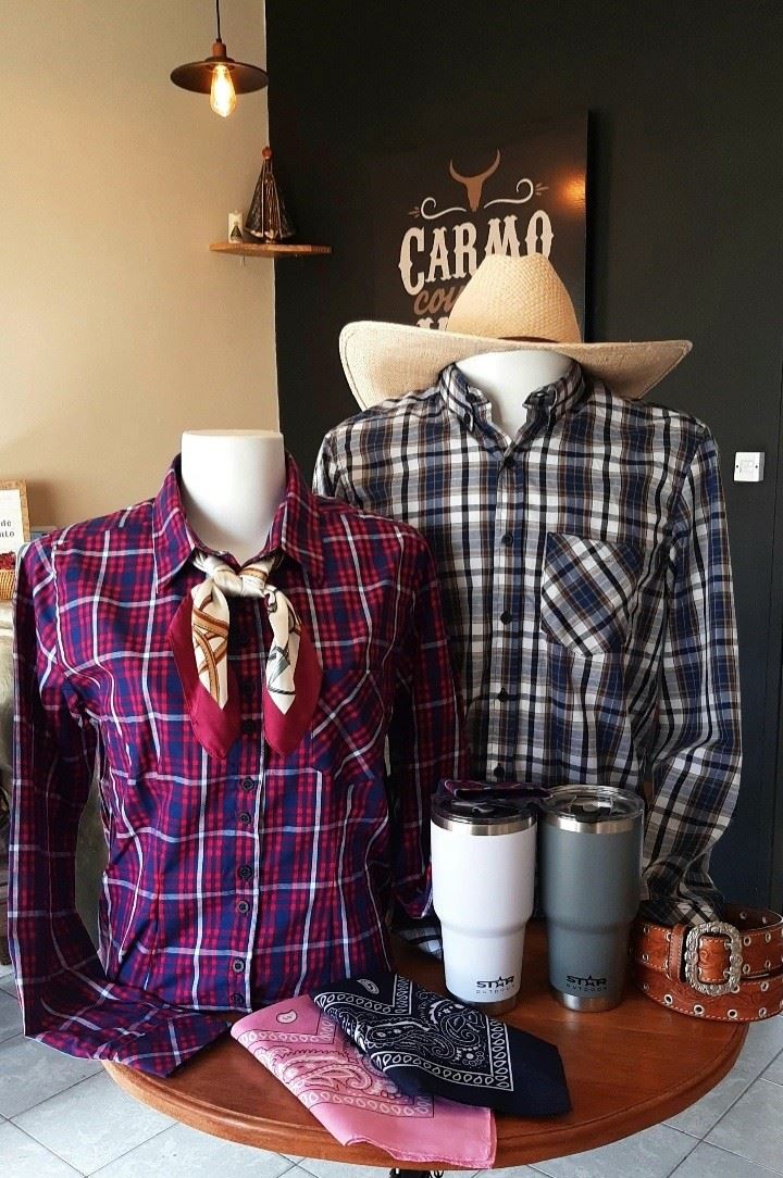 A maior Festa do Peão da América Latina começa amanhã!! E vc já garantiu seus looks?!!🤠🌾🌵
Passe aqui e garanta aquele look ajeitado pra curtir o Barretão!! Ainda dá tempo!!

#carmocountryvest #loja #lojacountry #lojawestern #cowboy #cowgirl #sertanejo #agro #rodeio #cavalgada #rustico #madeinroca #countrystyle #countrylife #acessorioswestern #acessorioscountry #moleton #bonecountry  #camisacountry #lookcountry #camisetacountryfeminina #carteiracouro #acessoriowestern #camisaxadrezfeminina #camisaxadrez #camisawestern #modacountryfeminina #modacountrymasculina