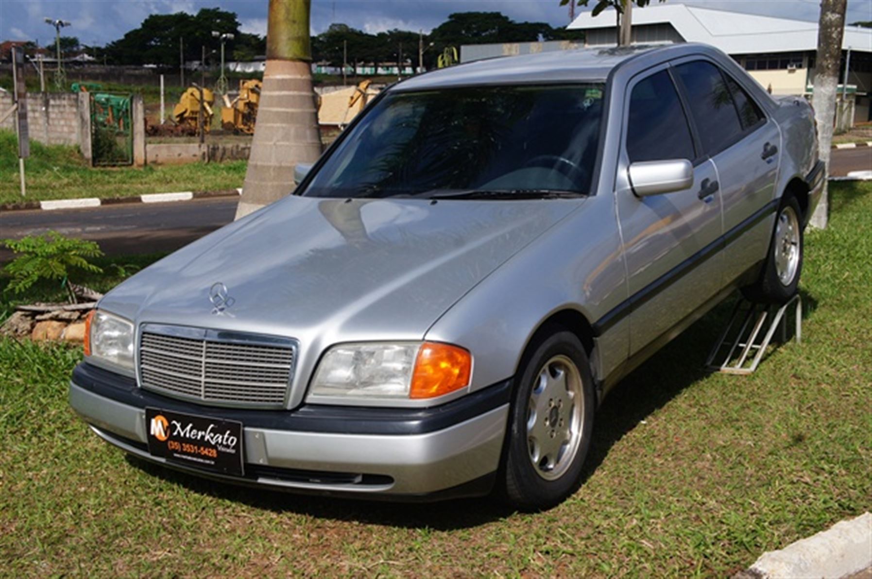 Mercedes Bens - C 180 1.8 
Prata - 1995 - Gasolina - Completa
R$ 25.000,00